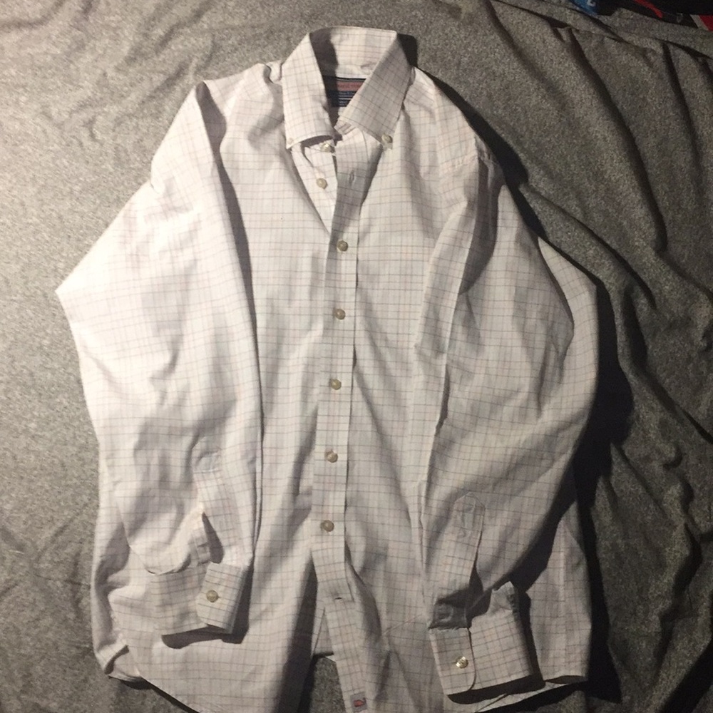 A very nice vineyard vines dress shirt